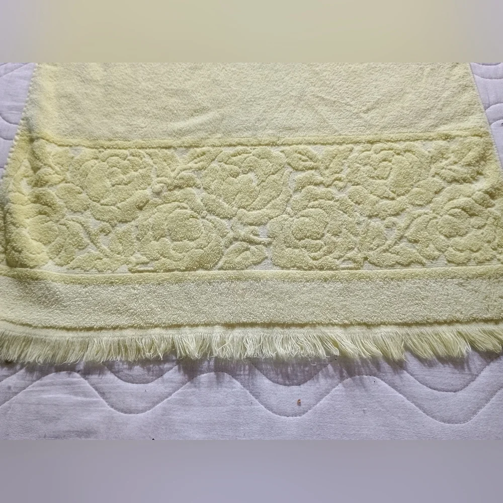 Vintage Yellow Fieldcrest All Cotton Face Bath Towel sculpted floral